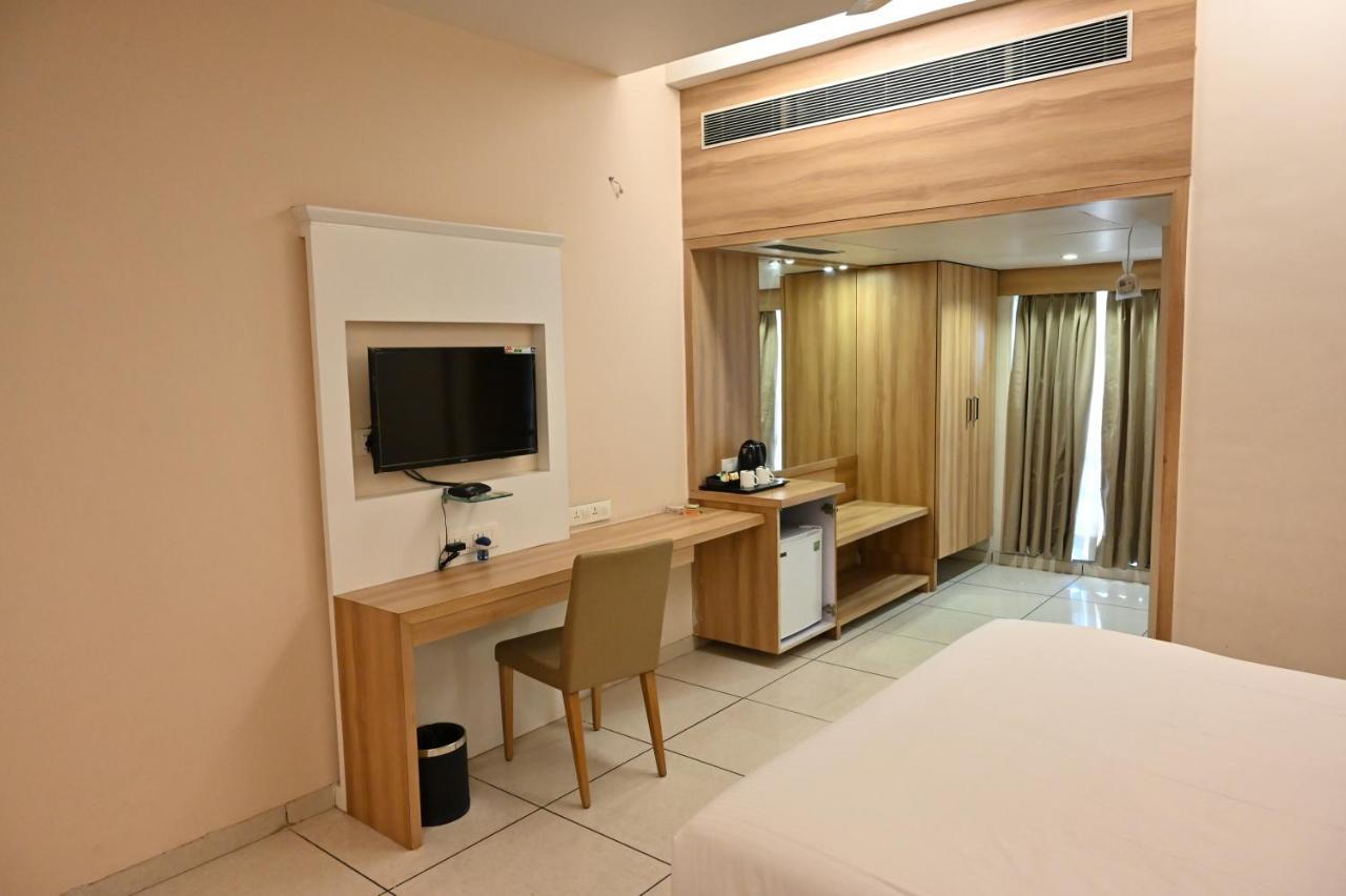 Rang Lords Inn Bharuch Exterior photo