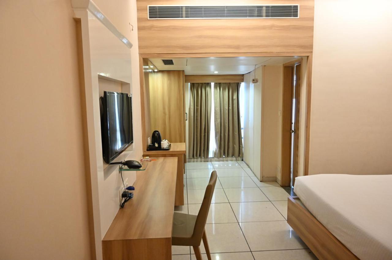 Rang Lords Inn Bharuch Exterior photo