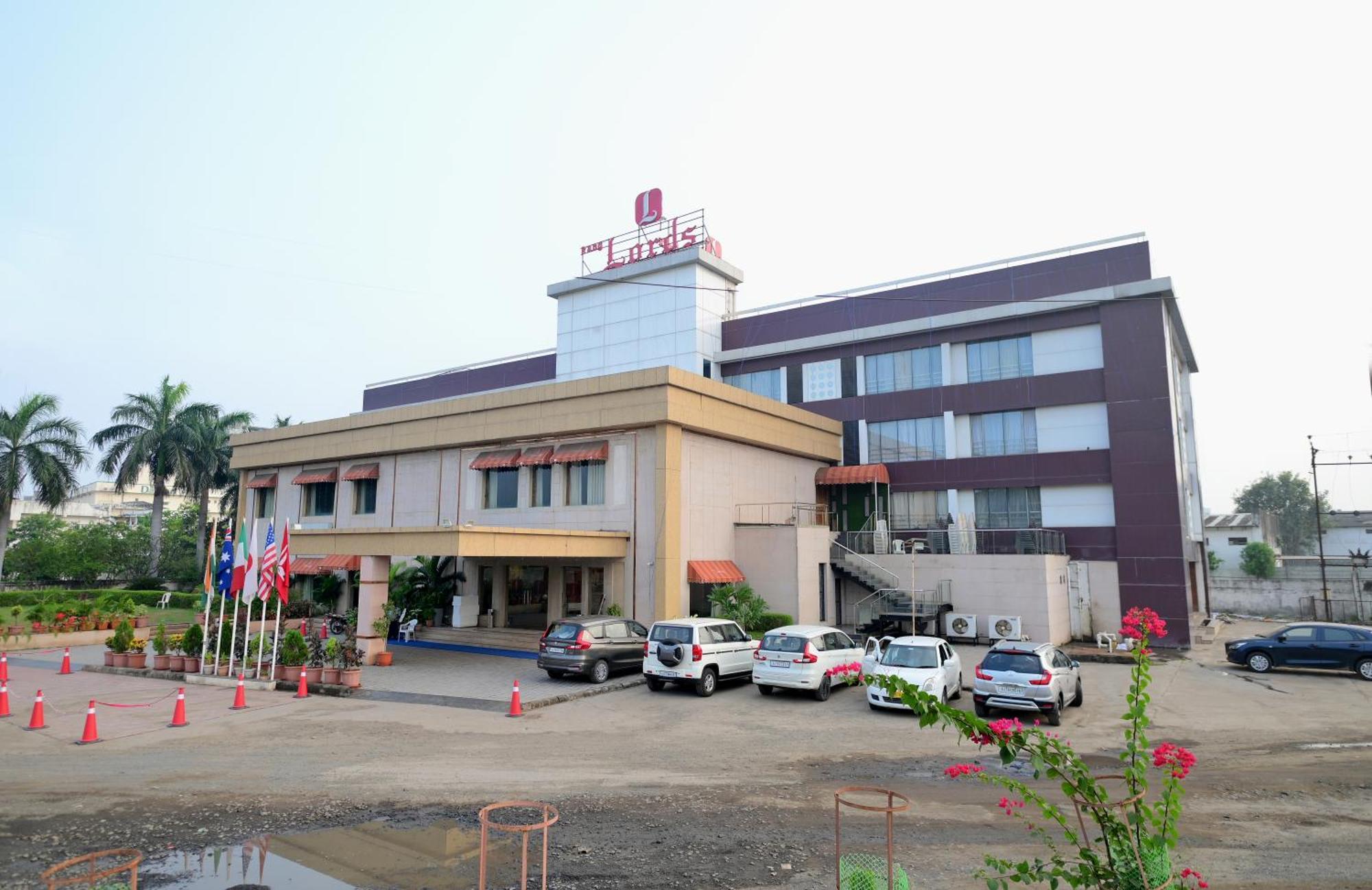 Rang Lords Inn Bharuch Exterior photo