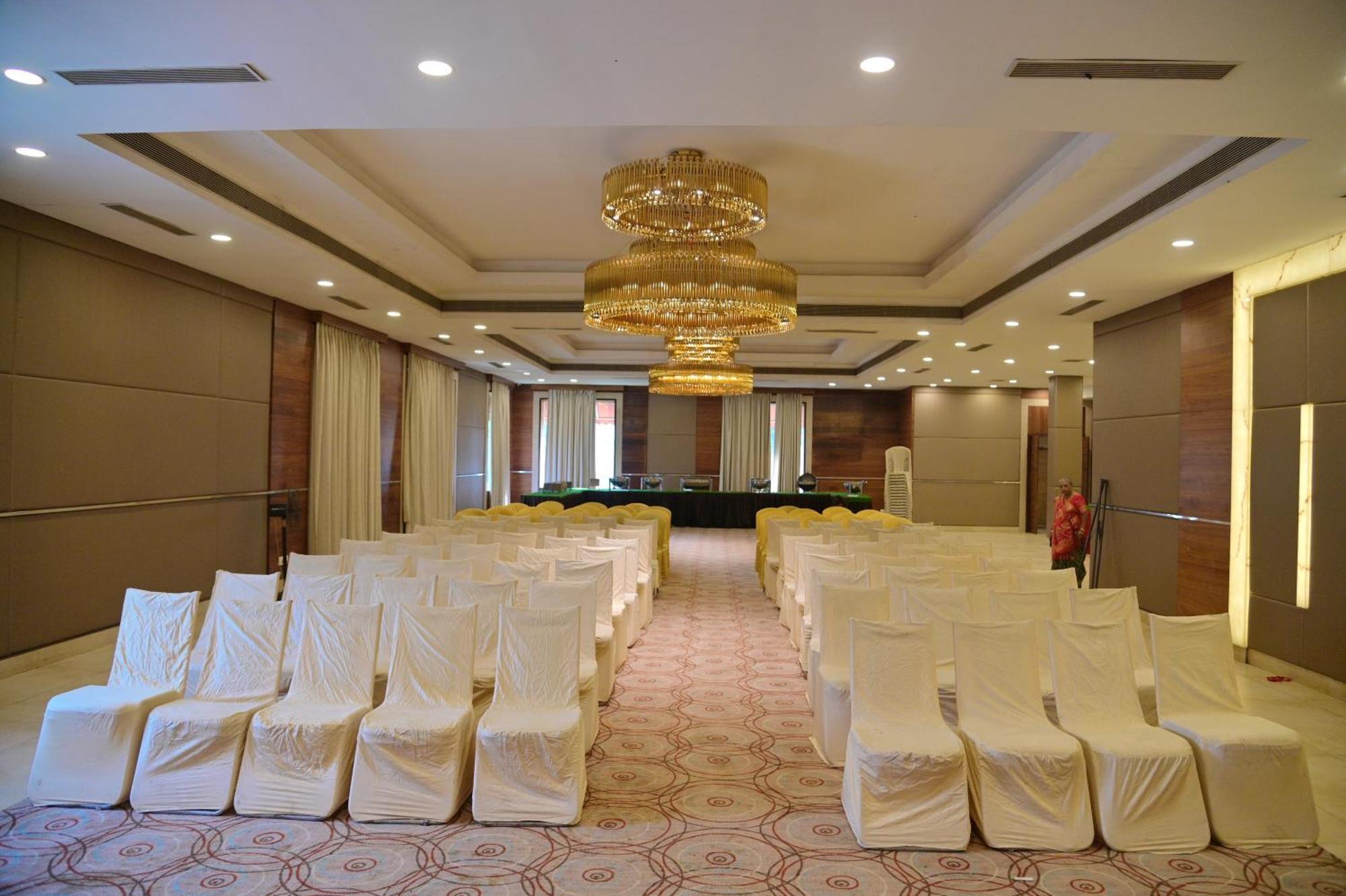 Rang Lords Inn Bharuch Exterior photo