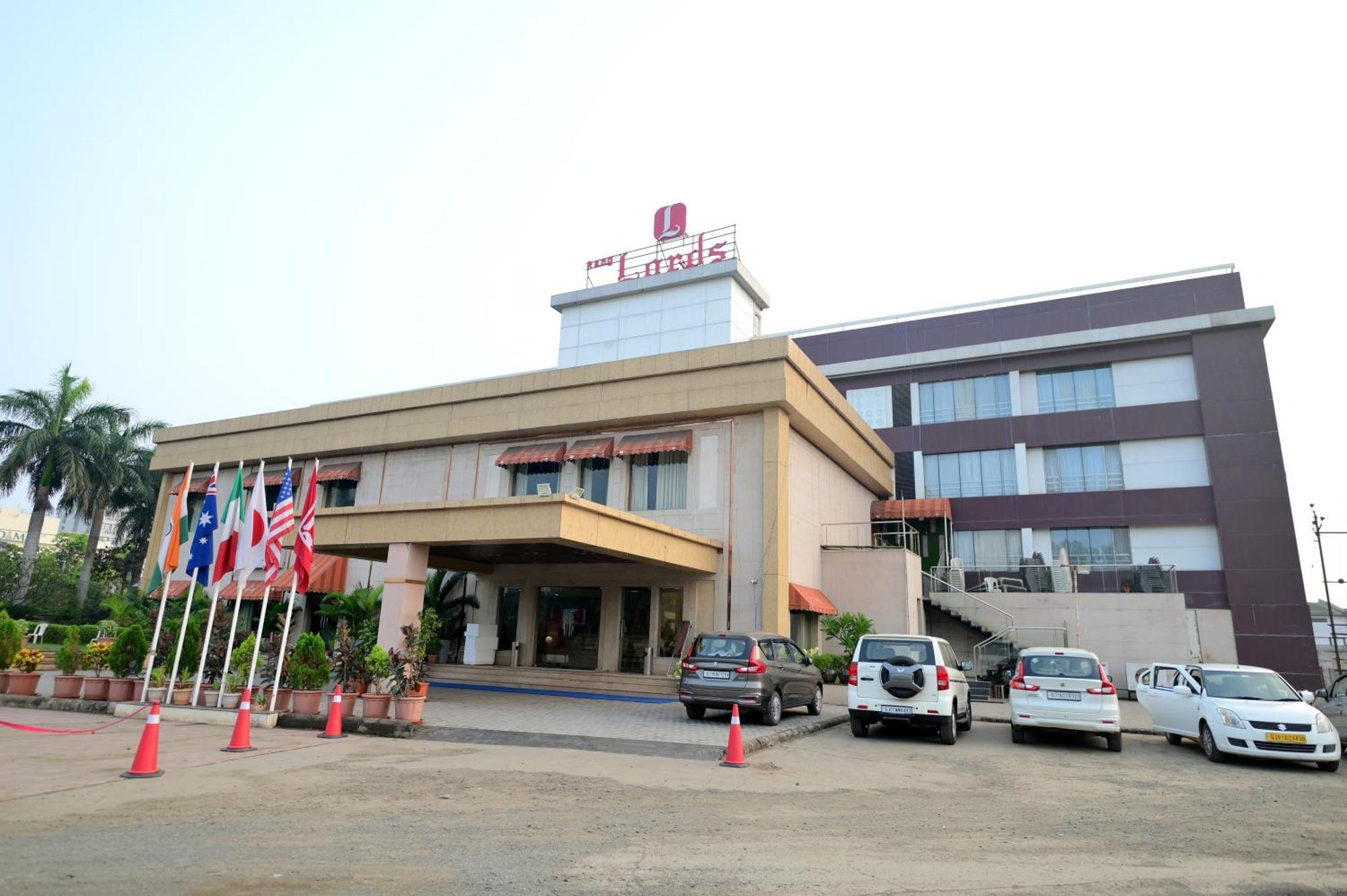 Rang Lords Inn Bharuch Exterior photo