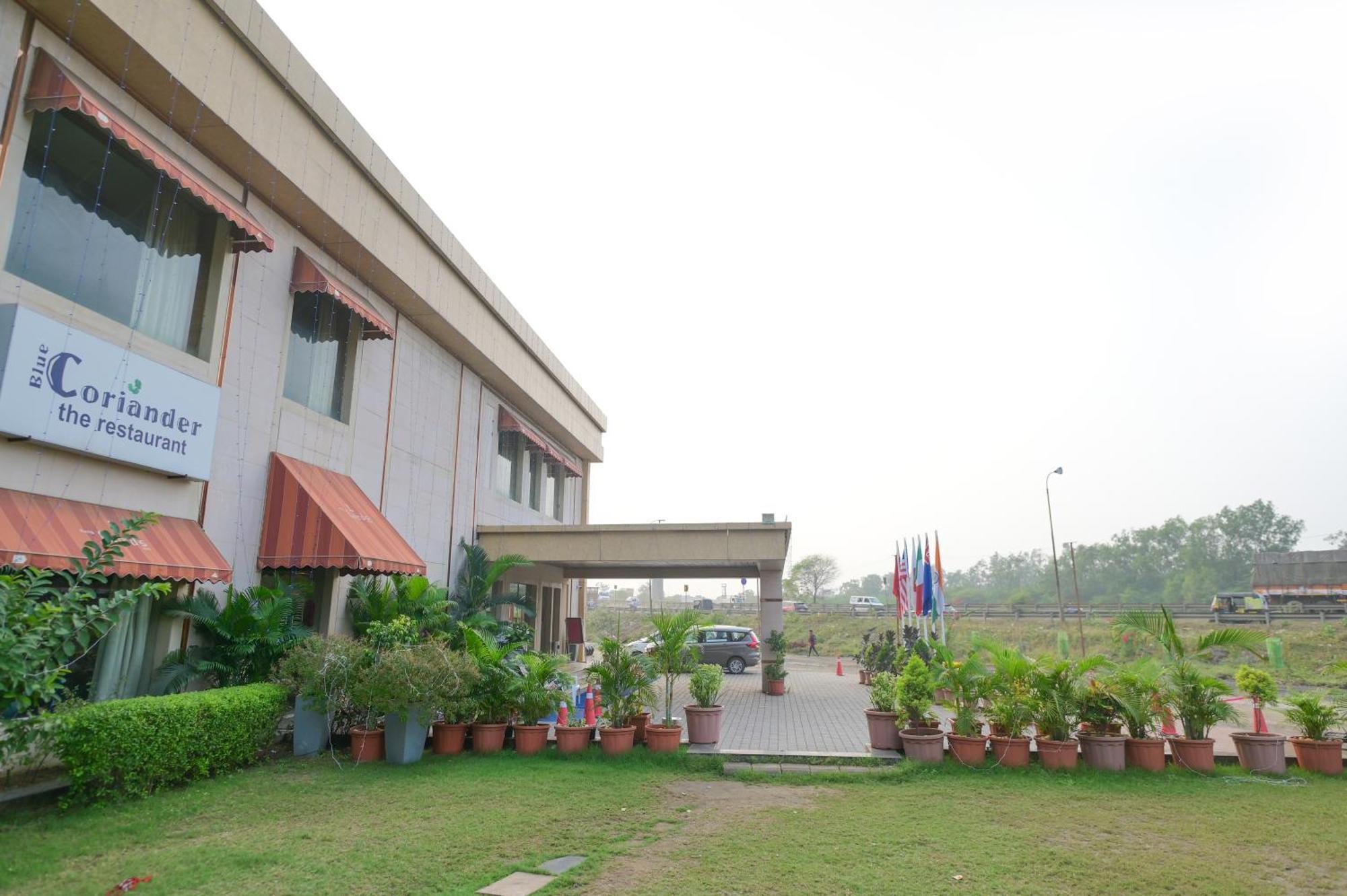 Rang Lords Inn Bharuch Exterior photo